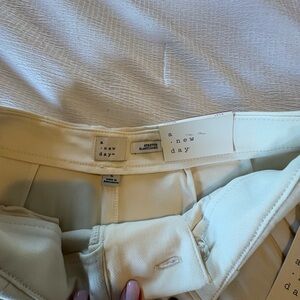a.new day Cream High-Waist Trouser Shorts